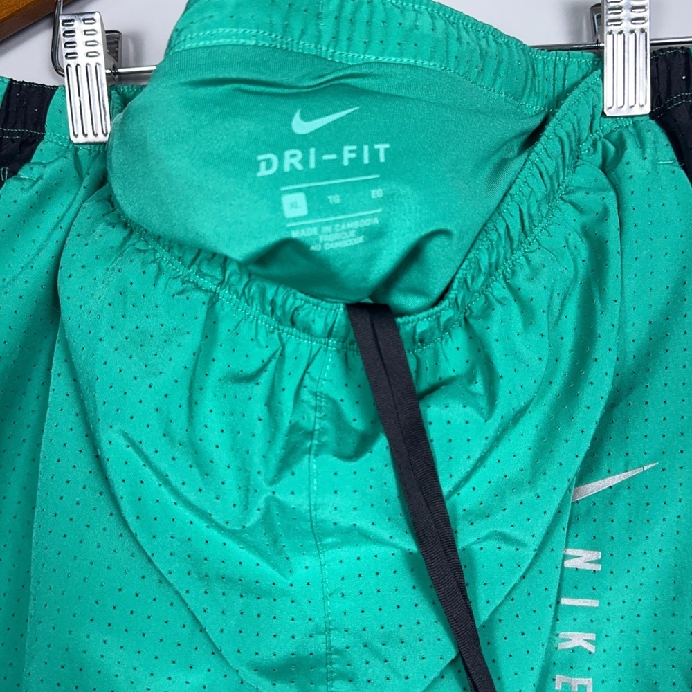 Nike Run Division Challenger Running Mens Size XL 5" Inseam Teal Gorpcore Gym - Picture 6 of 9